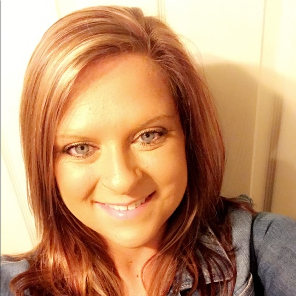 Meet your Posher, Whitney - Picture 1 of 1